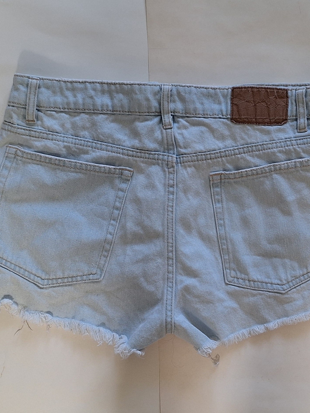 H&M Light Wash Denim Frayed Hem Shorts - Picture 3 of 3